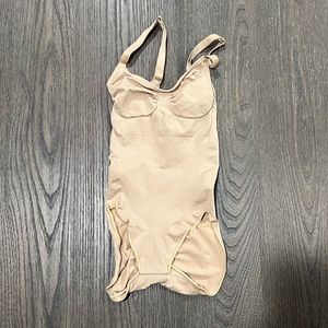 NWOT Skims Sculpting Bodysuit Sand - Size S/M